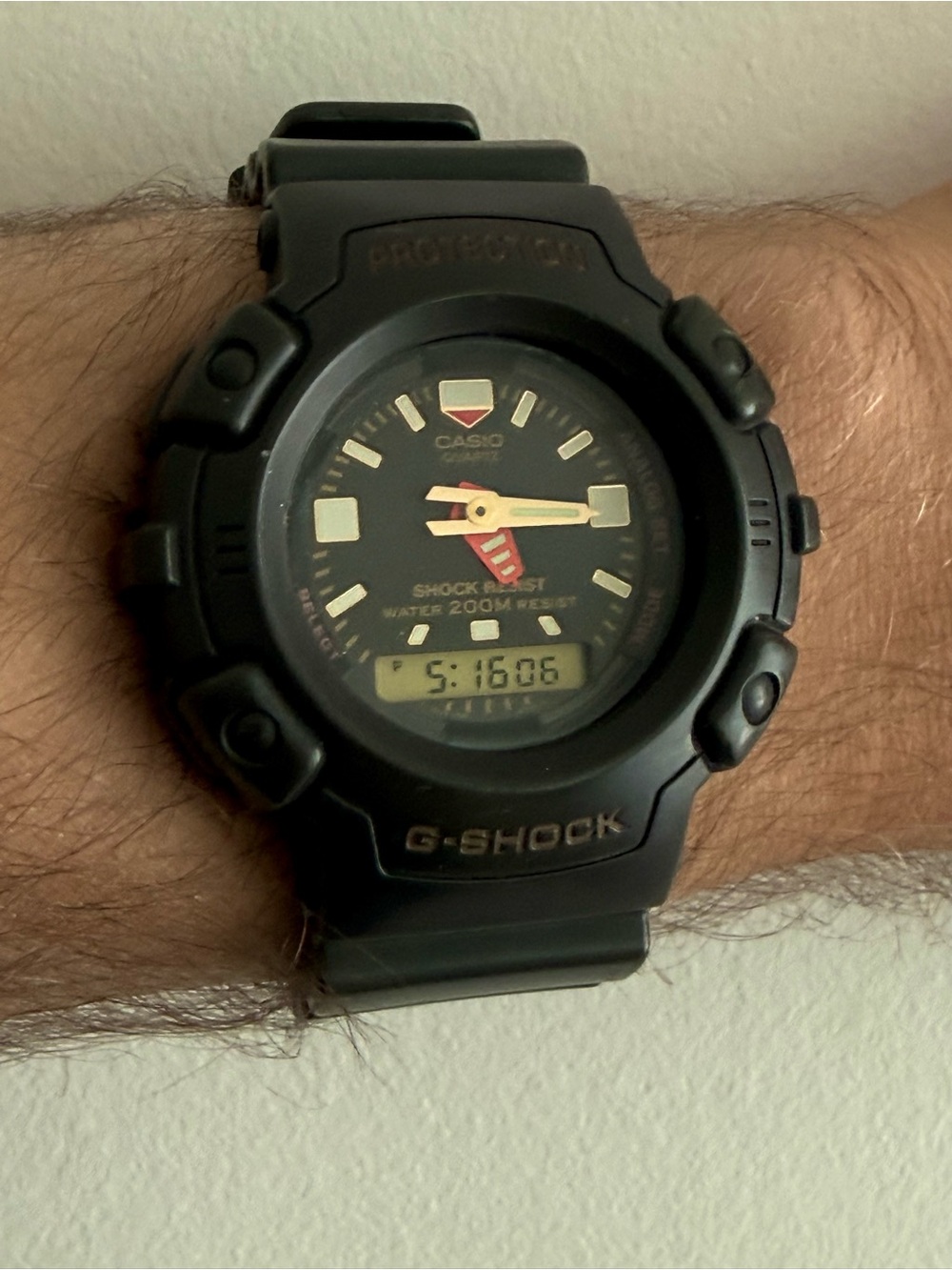 CASIO G-SHOCK 1993 Vintage
Quartz Analog Watch AW-560 New battery
